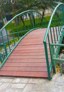 Puente de madera plástica