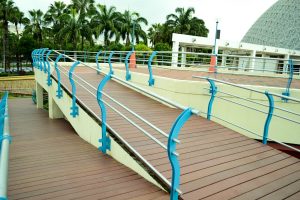 rampas y escaleras de madera plastica en guayaquil